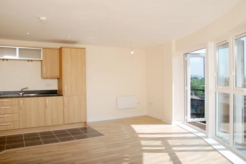 2 bedroom flat to rent, Lanadron Close, Isleworth, TW7