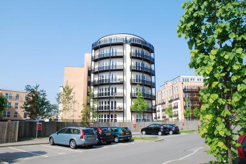 2 bedroom flat to rent, Lanadron Close, Isleworth, TW7