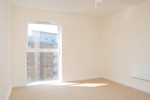 2 bedroom flat to rent, Lanadron Close, Isleworth, TW7