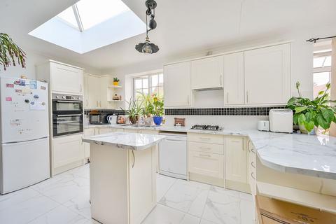 Hemlock Road, Shepherd's Bush, London, W12