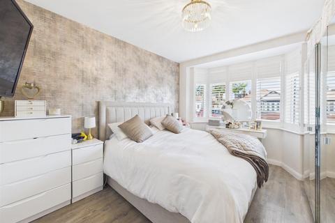 2 bedroom detached bungalow for sale, Willow Grove, Ruislip HA4