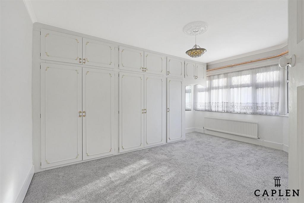 Walk-in wardrobe