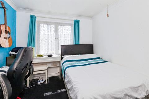 4 bedroom semi-detached house for sale, Sandringham Court, SLOUGH