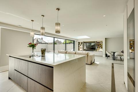 4 bedroom detached house for sale, Grange Avenue, Wickford, SS12