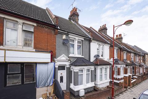 2 bedroom terraced house to rent, Delce Road, Rochester