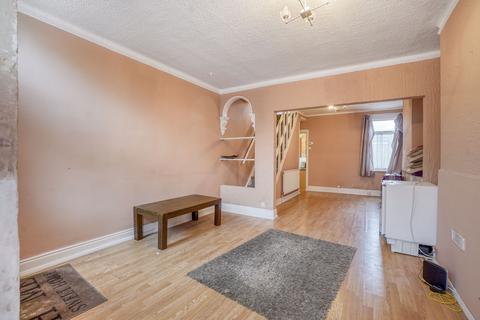 2 bedroom terraced house to rent, Delce Road, Rochester