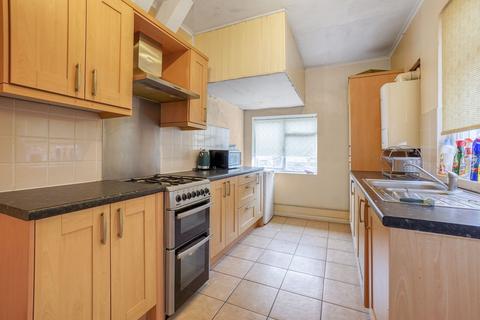 2 bedroom terraced house to rent, Delce Road, Rochester