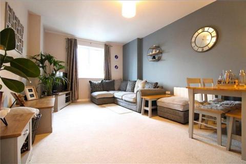 2 bedroom apartment to rent, Swan Close, Swindon