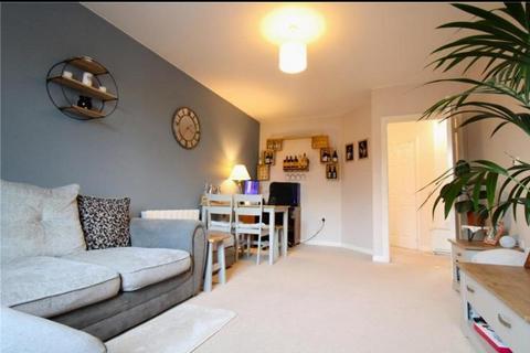 2 bedroom apartment to rent, Swan Close, Swindon