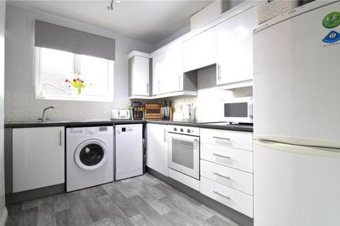 2 bedroom apartment to rent, Swan Close, Swindon