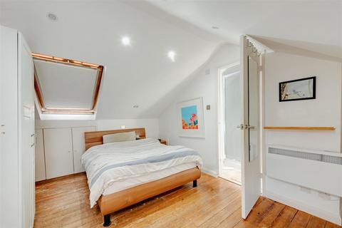 3 bedroom flat to rent, Goldhurst Terrace, South Hampstead, London NW6