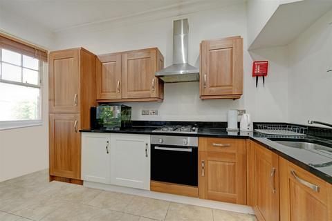 3 bedroom flat to rent, Goldhurst Terrace, South Hampstead, London NW6