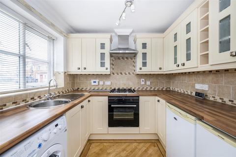 2 bedroom terraced house to rent, Waldstock Road, London