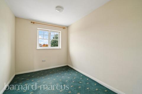 2 bedroom house to rent, Garrison Close, HOUNSLOW