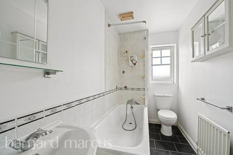2 bedroom house to rent, Garrison Close, HOUNSLOW