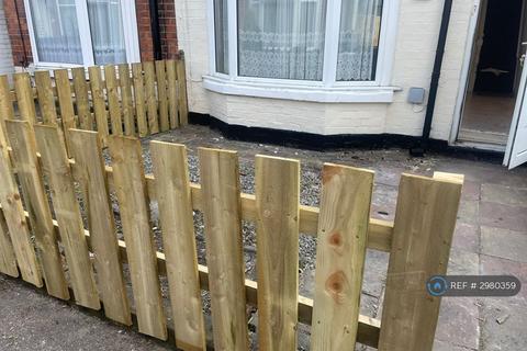 3 bedroom terraced house to rent, Riversdale, Hull, HU9