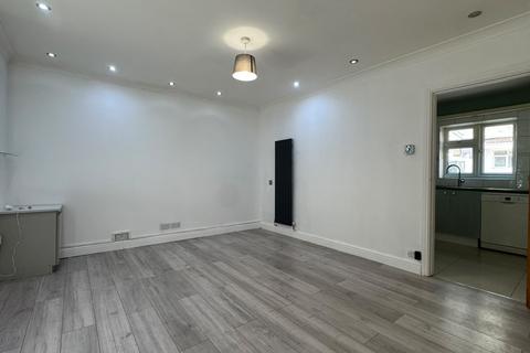 3 bedroom house to rent, Northern Road, Slough, SL2 1LU