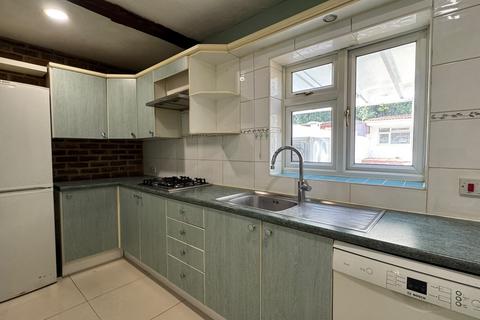 3 bedroom house to rent, Northern Road, Slough, SL2 1LU
