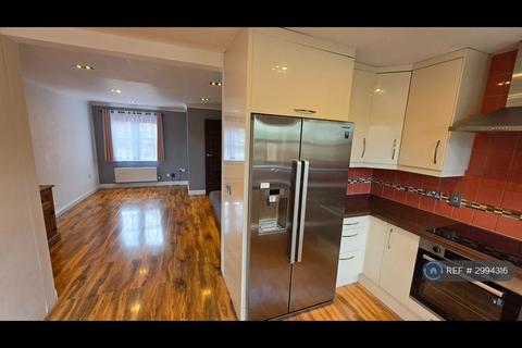 4 bedroom semi-detached house to rent, Benacre Croft, Milton Keynes, MK4