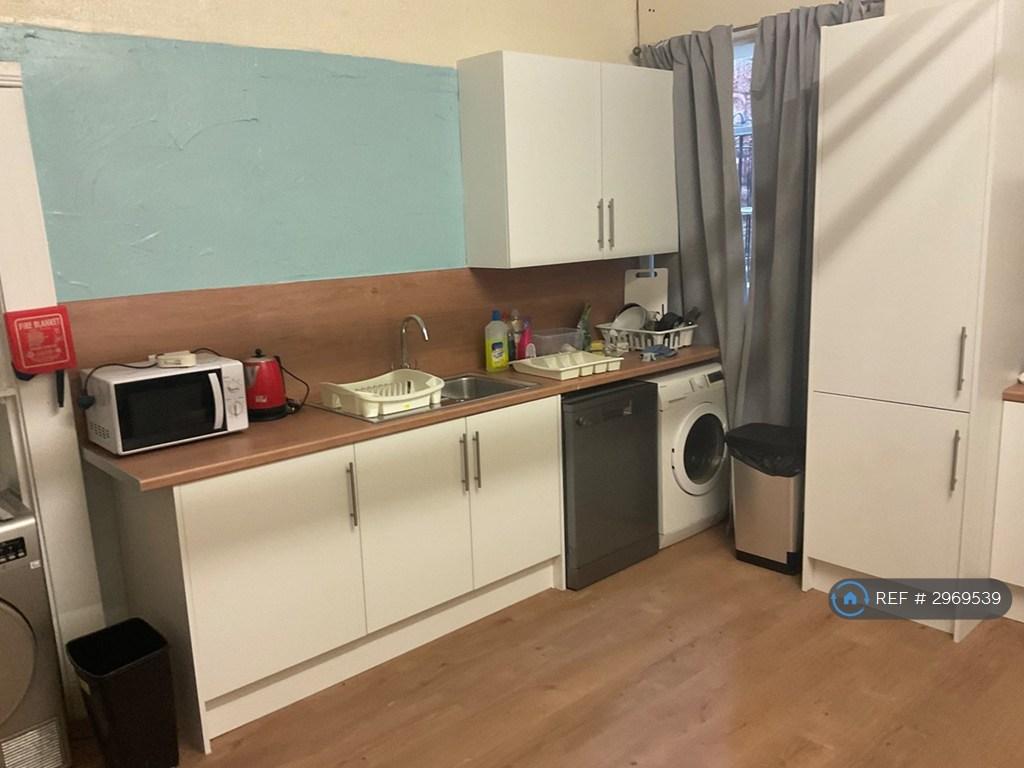 Apartment in Glasgow, North Kelvinside, Hillhead - View 2