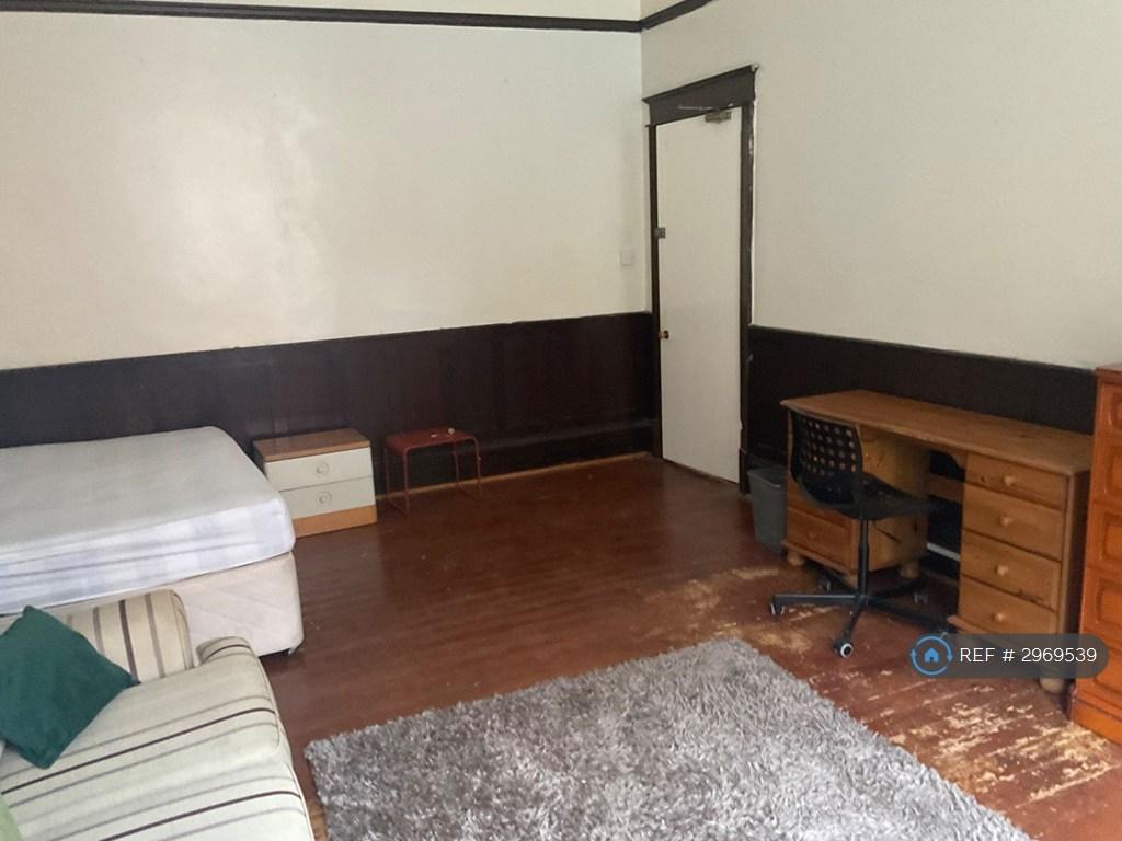 Apartment in Glasgow, North Kelvinside, Hillhead - View 4