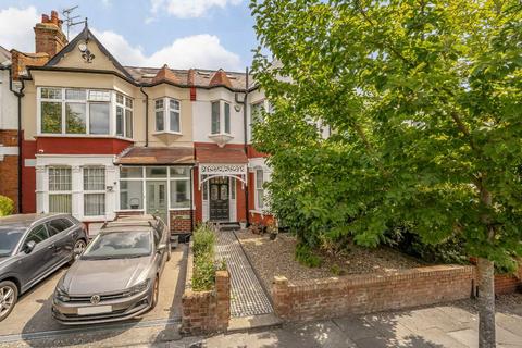 Queens Avenue, London N3