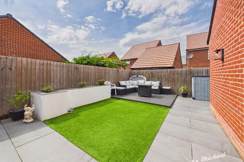 4 bedroom townhouse for sale, Armstrongs Fields, Kingsbrook, Aylesbury, Buckinghamshire