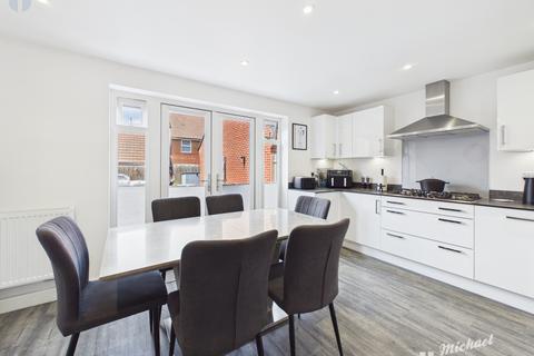 4 bedroom townhouse for sale, Armstrongs Fields, Kingsbrook, Aylesbury, Buckinghamshire