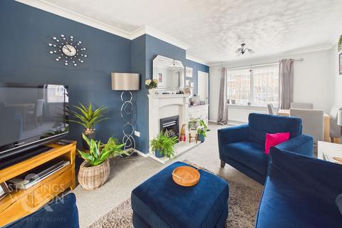 3 bedroom end of terrace house for sale, Graham Square, Norwich