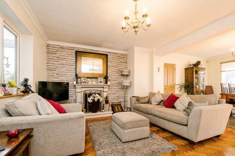 5 bedroom semi-detached house for sale, Linden Crescent, Woodford Green, IG8