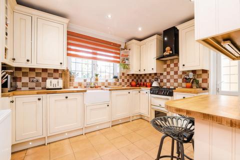 5 bedroom semi-detached house for sale, Linden Crescent, Woodford Green, IG8