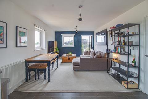 2 bedroom flat for sale, Bridge Road East, Welwyn Garden City, AL7
