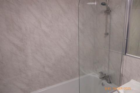 2 bedroom house to rent, Johnstown, Carmarthen,