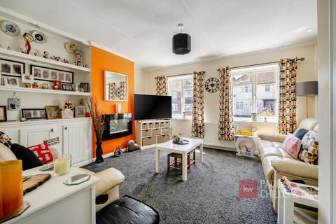 4 bedroom semi-detached house for sale, Helston Gardens, Reading, RG2