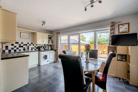 4 bedroom semi-detached house for sale, Helston Gardens, Reading, RG2