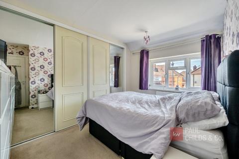 4 bedroom semi-detached house for sale, Helston Gardens, Reading, RG2