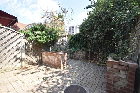 2 bedroom terraced house for sale, Manor Vale, Brentford