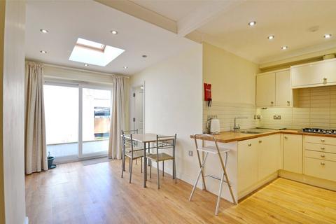 3 bedroom terraced house to rent, Dalton Square, Kingsdown, Bristol, Bristol, BS2