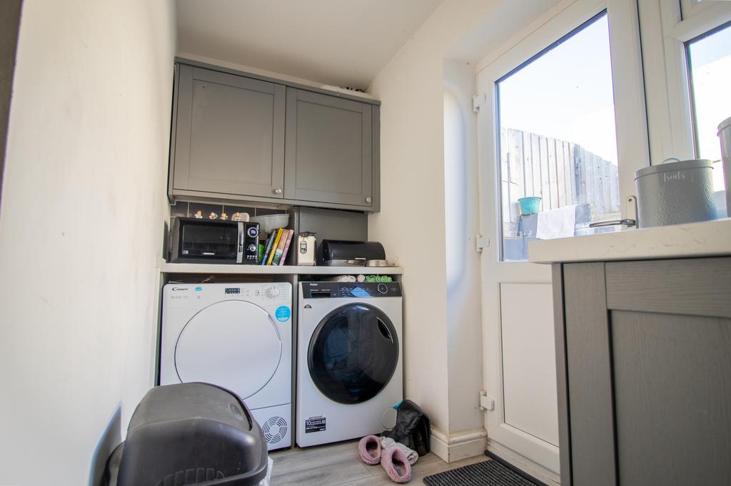 House in Treherbert, Treorchy - More