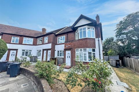 2 bedroom flat to rent, Westminster Close, Ilford