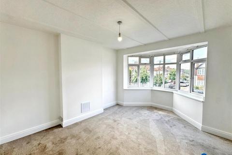 2 bedroom flat to rent, Westminster Close, Ilford