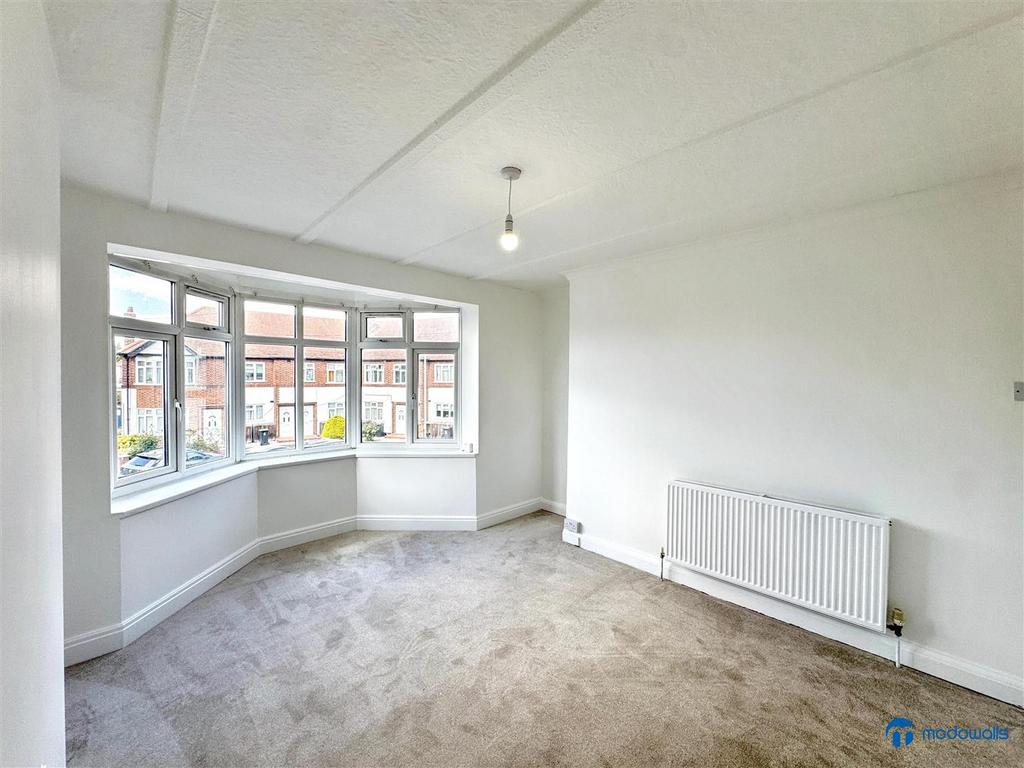Apartment in Ilford - View 4