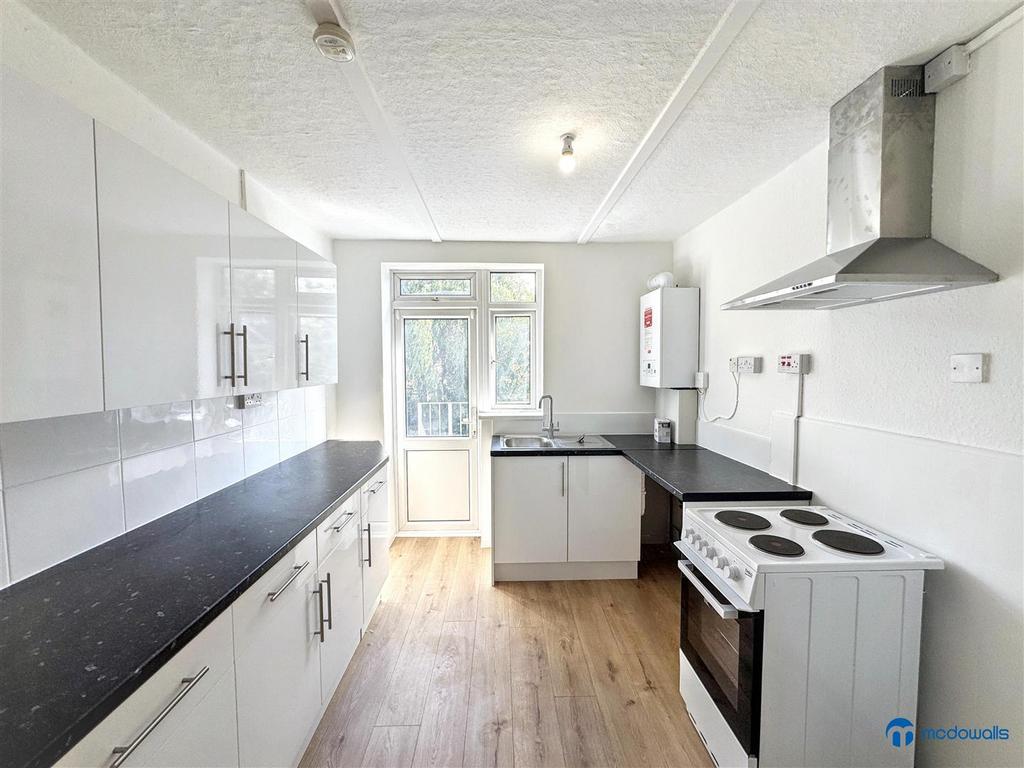 Apartment in Ilford - More