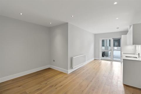 undefined, St. Ives Place, London, E14