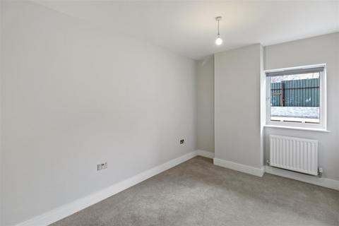 undefined, St. Ives Place, London, E14