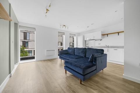 1 bedroom flat for sale, Somers House, 2 Spitfire Chase, Walton-On-Thames, Surrey, KT12