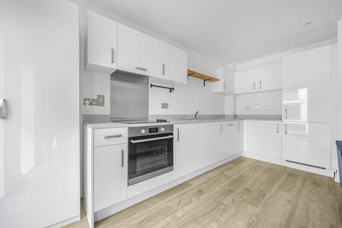 1 bedroom flat for sale, Somers House, 2 Spitfire Chase, Walton-On-Thames, Surrey, KT12
