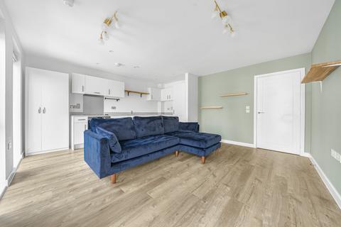 1 bedroom flat for sale, Somers House, 2 Spitfire Chase, Walton-On-Thames, Surrey, KT12