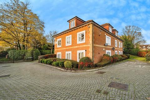 2 bedroom ground floor flat for sale, Windsor Lane, Burnham, Slough