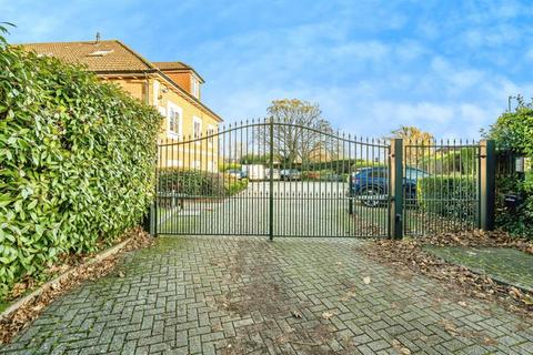 2 bedroom ground floor flat for sale, Windsor Lane, Burnham, Slough